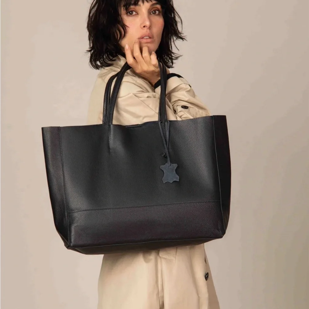 Adoratti Leather Carryall Tote Black Italian Leather NWOT Elegant Tote Bag - Picture 16 of 16